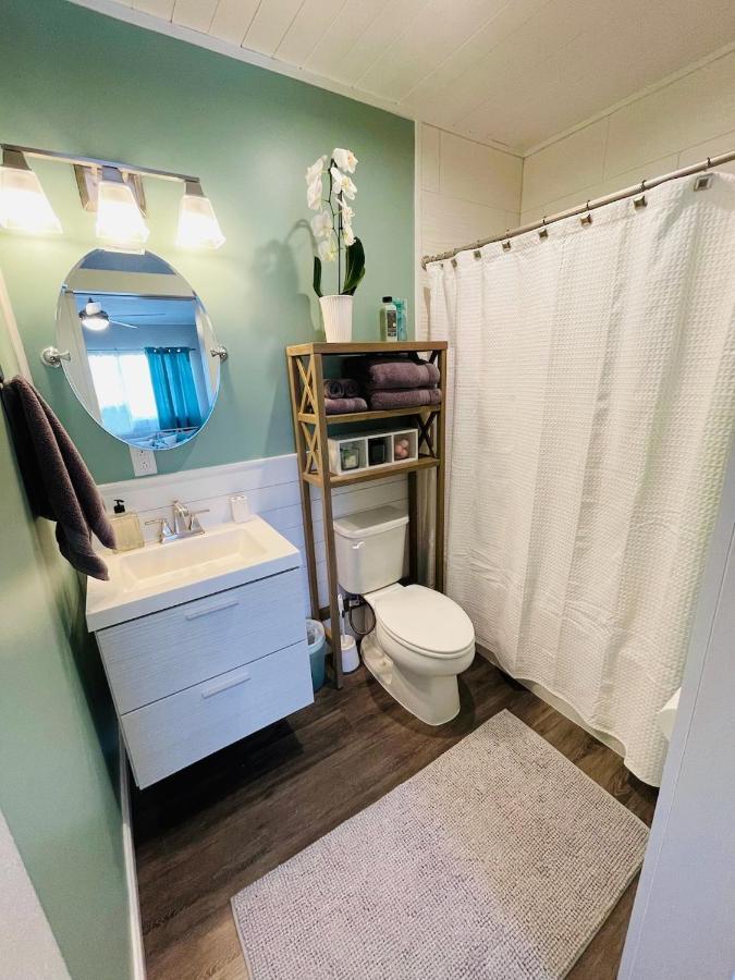 Coastal Chic Suite With Kitchenette And Private Entrance St. Petersburg Kültér fotó